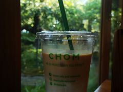 -Chom Cafe and Restaurant