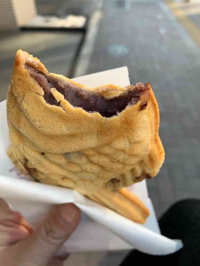 鸣门鲷焼本舗(四谷3丁目店)-"在大街上走着走着就看到了这个鲷鱼烧