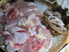 -洪氏嗨捞·广东猪肚鸡·椰子鸡火锅(西咸万象城店)