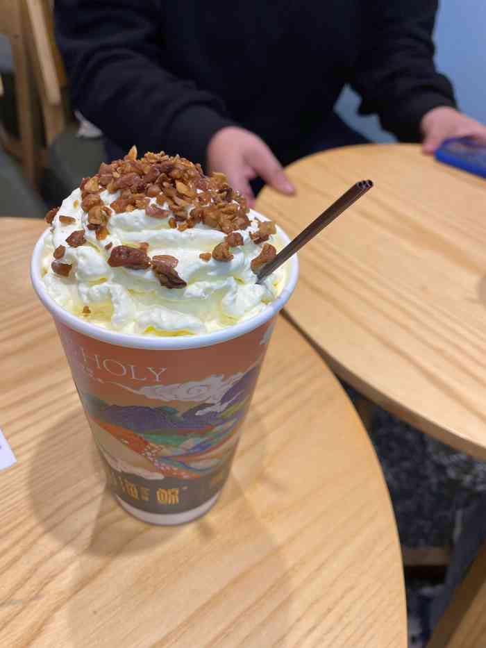 装饰的很有特色的一家店,奶茶控可以一试.