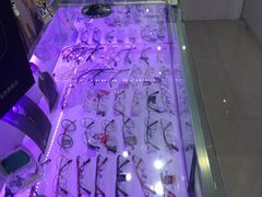 -提一眼镜·蔡司·依视路(小寨店)