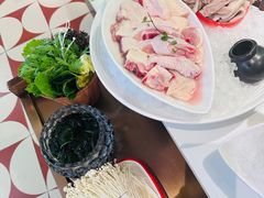 -洪氏嗨捞·广东猪肚鸡·椰子鸡火锅(西咸万象城店)