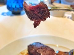 和牛牛脊排配黄油卡露佳鱼子酱汁-AZUR聚(香格里拉饭店)