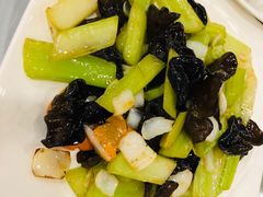 西芹百合炒秋耳-岭南海晏楼(东晓南店)