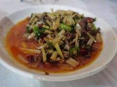 芹菜牛肉丝-明升萝卜汤