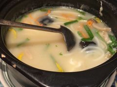 -云海肴·汽锅鸡·云南菜(天山百盛优客店)