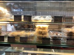 面包甜点陈列柜-白玉兰食品甜凤店(合生汇店)