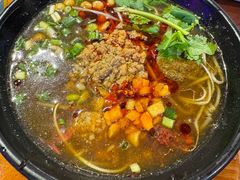 -爆炸头阿姨小四川正宗川味小吃(无任何分店)