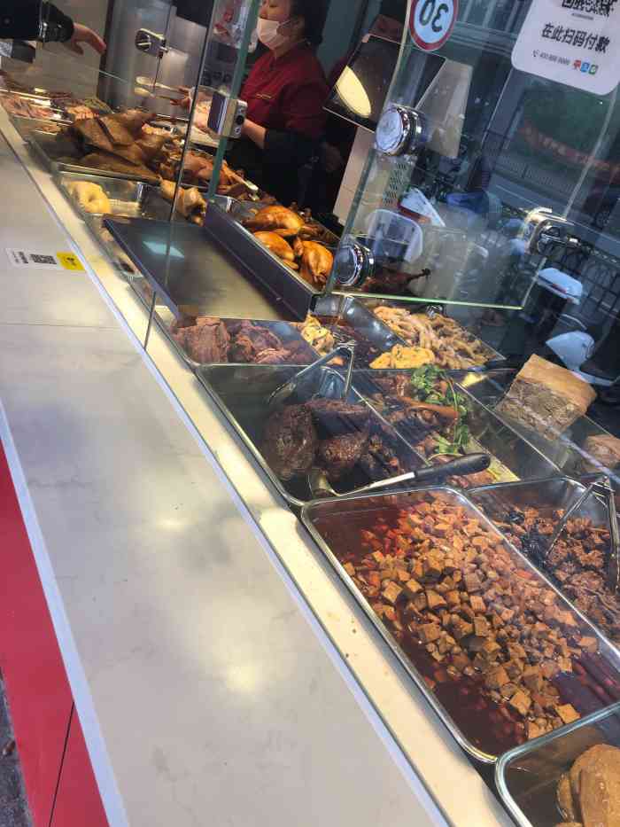 卤百味(双阳路店)-"长阳路双阳路口菜场门口,熟菜店,都是老顾.