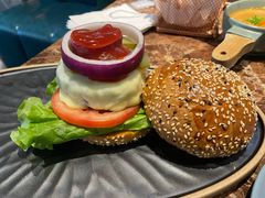 芝士牛肉汉堡-Let'sBURGERplus·非常创意汉堡(三里屯店)
