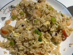 招牌虾仁炒饭-嗨辣小聚·盘锦河蟹·海鲜烧烤龙虾(盘锦十年好店)