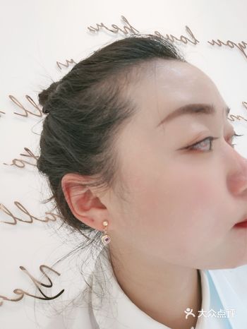 你愿意无论贫穷富有都去嫁给爱情吗？
