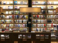 -猫的天空之城概念书店(杭州南宋御街店)