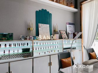武汉探店｜高端美甲｜ 今天在公司附近体验了一家美甲护