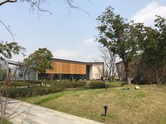 -田园东方蜜桃村的田野营地