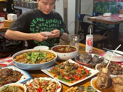 -李双猪·小龙虾·烧烤·羊肉煲(乐山店)