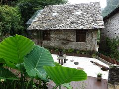 -高荡千年布依古寨旅游景区