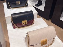 -GIVENCHY(佛罗伦萨小镇奥莱店)