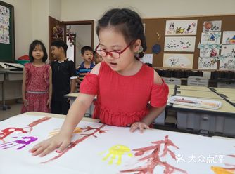 远远比在入学之前和家长说的要多，要深入！首先