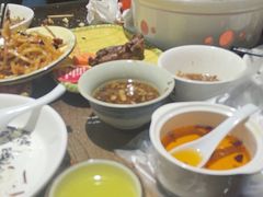-东口码头·烧鸽子·鱼头泡饼·地方菜(金鹰悦城店)