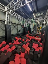 -零重力蹦床空间·滑梯·海洋球·团建(奥特莱斯店)