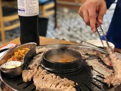 -江南猪肉商会无限续吃(弘大店)