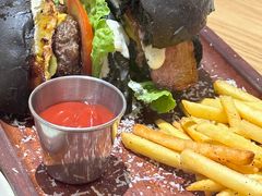 27&nbsp;牛肉汉堡-HELLO 27 意面·沙拉·帕尼尼