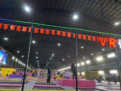 -嘿哟动霸CHUA·新潮玩运动娱乐中心·蹦床滑冰团建乐园