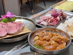 -围炉肉舍•炭烤活鳗•丹东海鲜烤肉(步行街店)