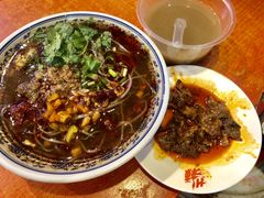 -爆炸头阿姨小四川正宗川味小吃(无任何分店)
