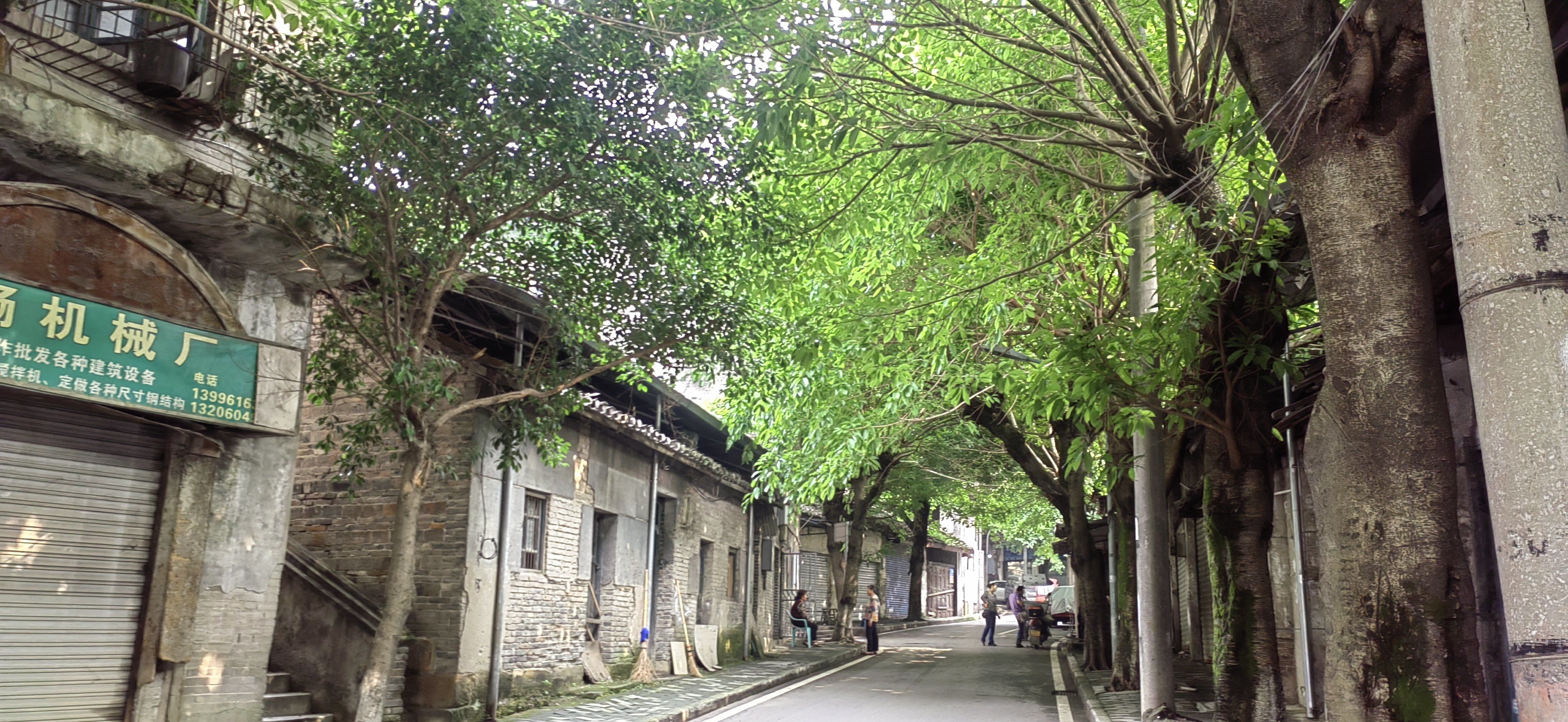 回味小时候的味道.目前周边停车场3个,停车位充足.除了吃米线,周边还