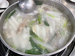 清汤牛腩煲-胡须佬鸡煲四季火锅店(石厦西村直营店)