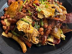 -愉肴麻辣香锅(中北镇店)