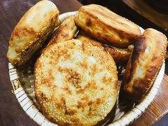 芝麻烧饼-穆得·老周家牛肉烧饼(普利街店)