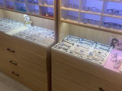 -天空之镜眼镜店蔡司依视路配镜授权零售店(望京颐堤港店)