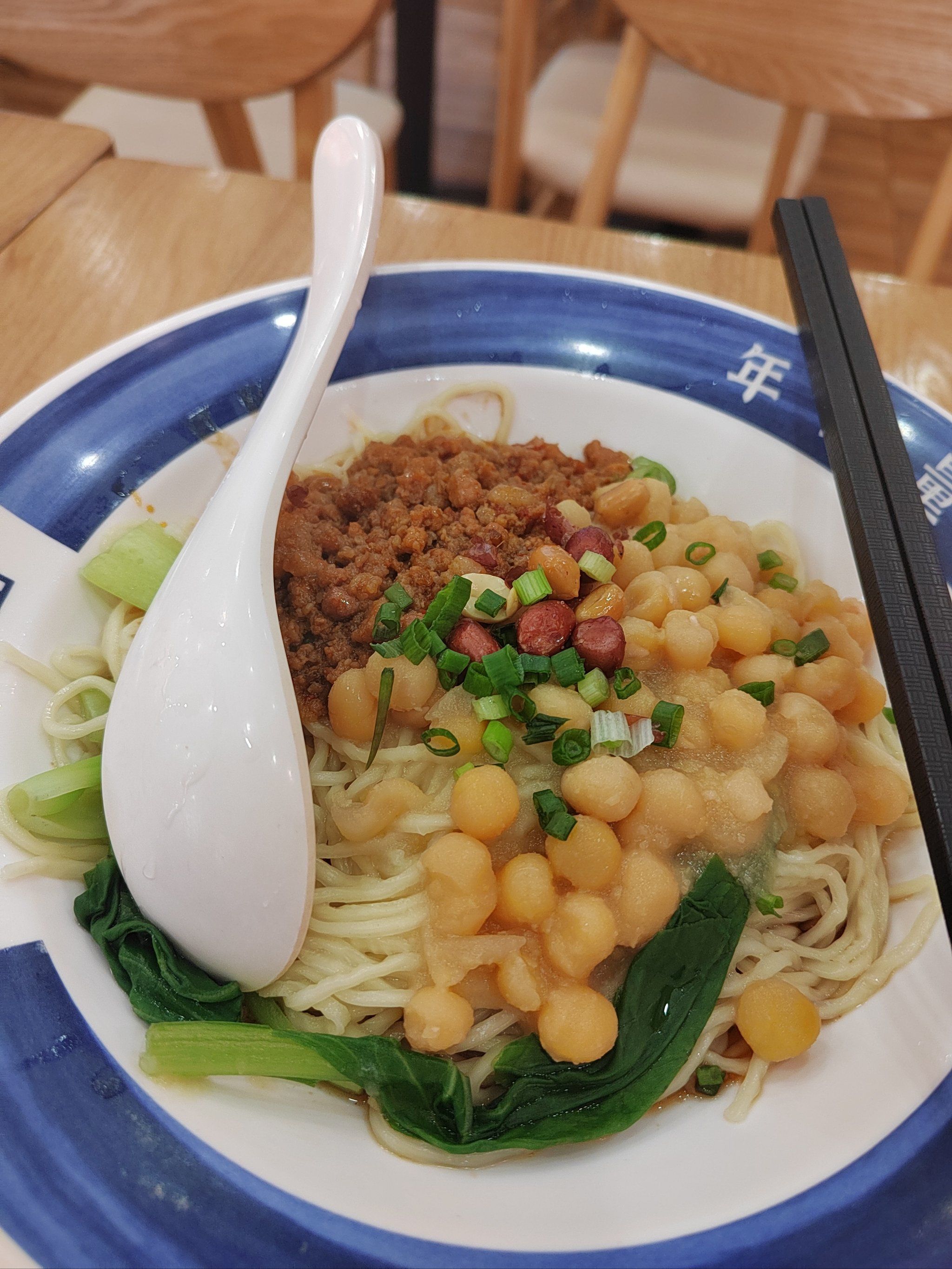 豌杂面招牌豌杂小面,面很有嚼劲,分量也