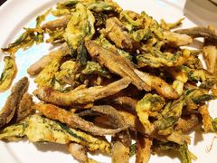 山野菜配酥小鱼-眉州东坡(团结湖店)