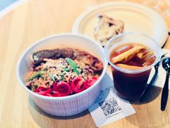 煎三文鱼配泰式花生藜麦色拉-Wagas沃歌斯(虹桥机场T1店)