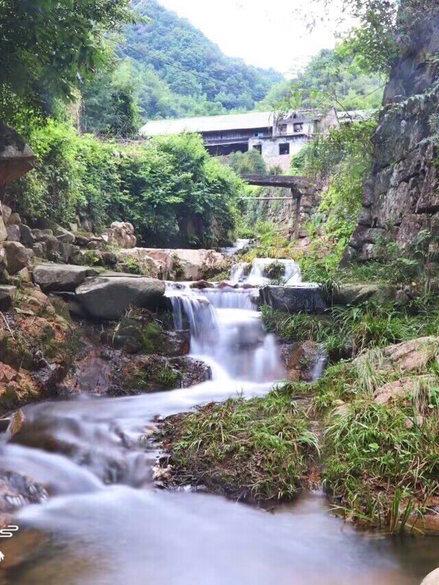浙江宁波大坑村,溪水密布景色优美,是玩水好去处
