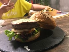 -HIGH FIVE哈福手工汉堡(桂林路店)