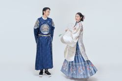 -喜爱高定婚纱摄影