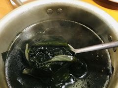 牛肉海带汤-唯成•韩国炭火烤肉 유성고기