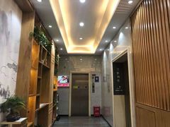 -宸玥酒店(成都西南财大地铁站店)