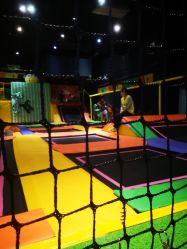 -蹦蹦跳跳(新奥购物中心店)