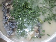 -老子山小鱼锅贴·龙虾馆