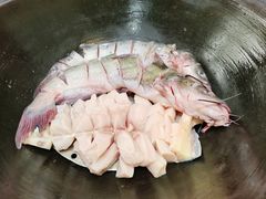 -老刘生态大鱼坊铁锅炖鱼(赛马场店)