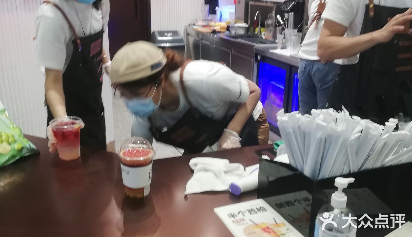 一家新开的以气泡水为主打的小店～最近的话有活动哦～