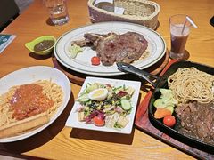 -豪客嘉族·麦尼顿西餐厅(乐福天下店)