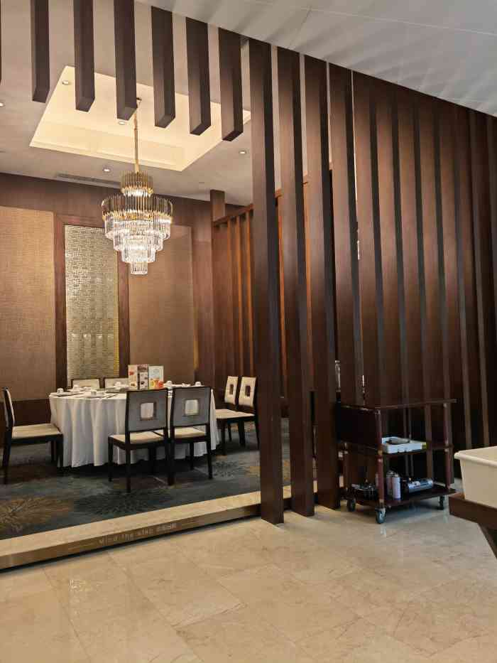 利宝阁(嘉里店)-"不错噢!白灼生菜特别鲜嫩!乳鸽一般般,其.