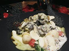 烩蜗牛配欧芹蒜香奶油-AZUL by FUEL蓝色·法式酒馆(琶醍店)